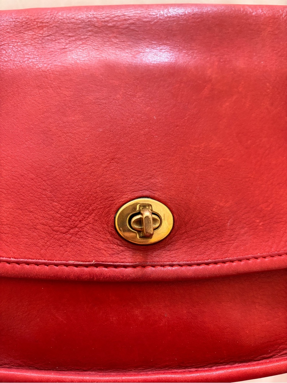 RARE Authentic VINTAGE RED Coach City Bag. Inside is clean.  CROSSBODY 9790 - Picture 2 of 9